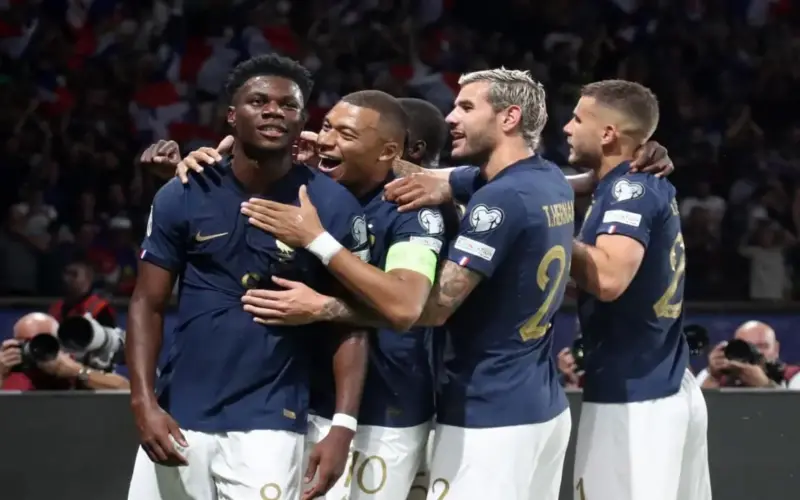 توقيت المواجهة الحاسمة بين فرنسا وإنجلترا على برونزية كأس العالم 2026 والمنصات الناقلة